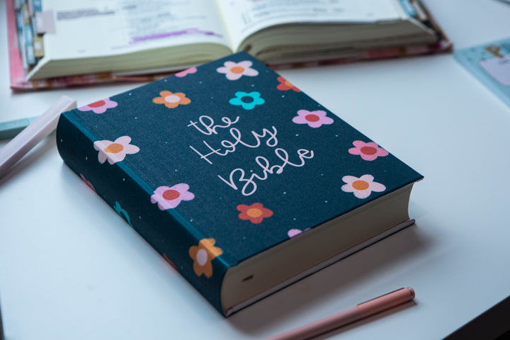 Retro Daisy ESV Journaling Bible - Kingfolk Co