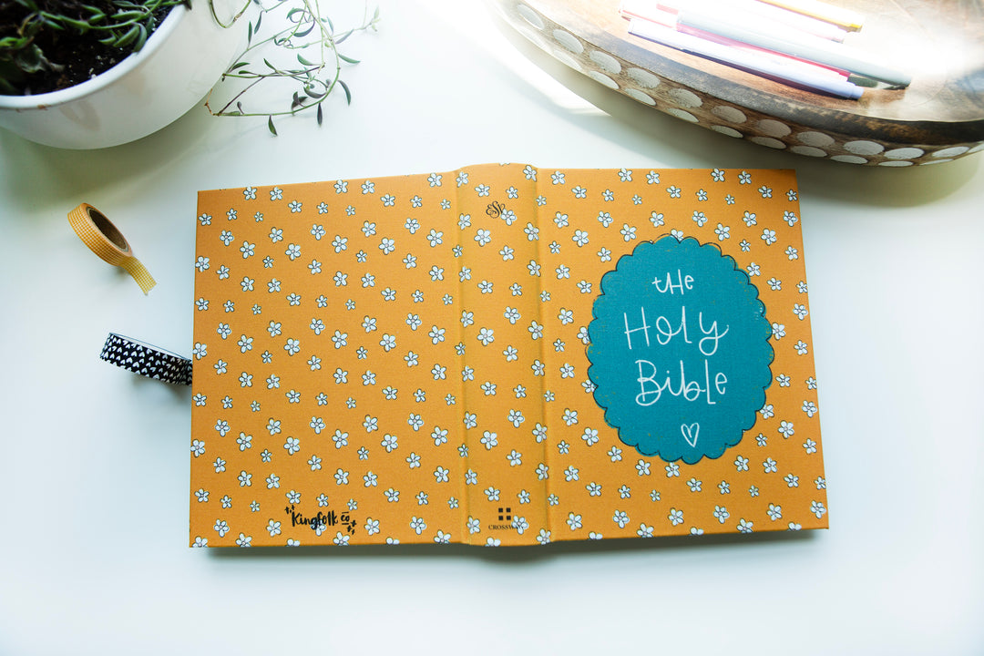 Cheerful Daisy ESV Journaling Bible - Kingfolk Co