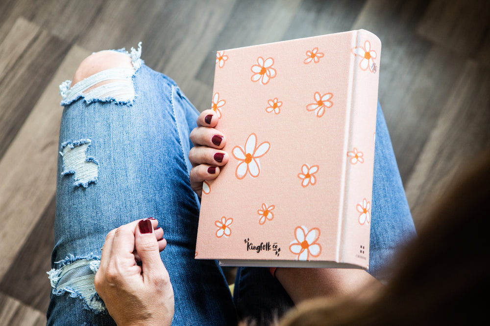 Daisy Girl ESV Journaling Bible - Kingfolk Co